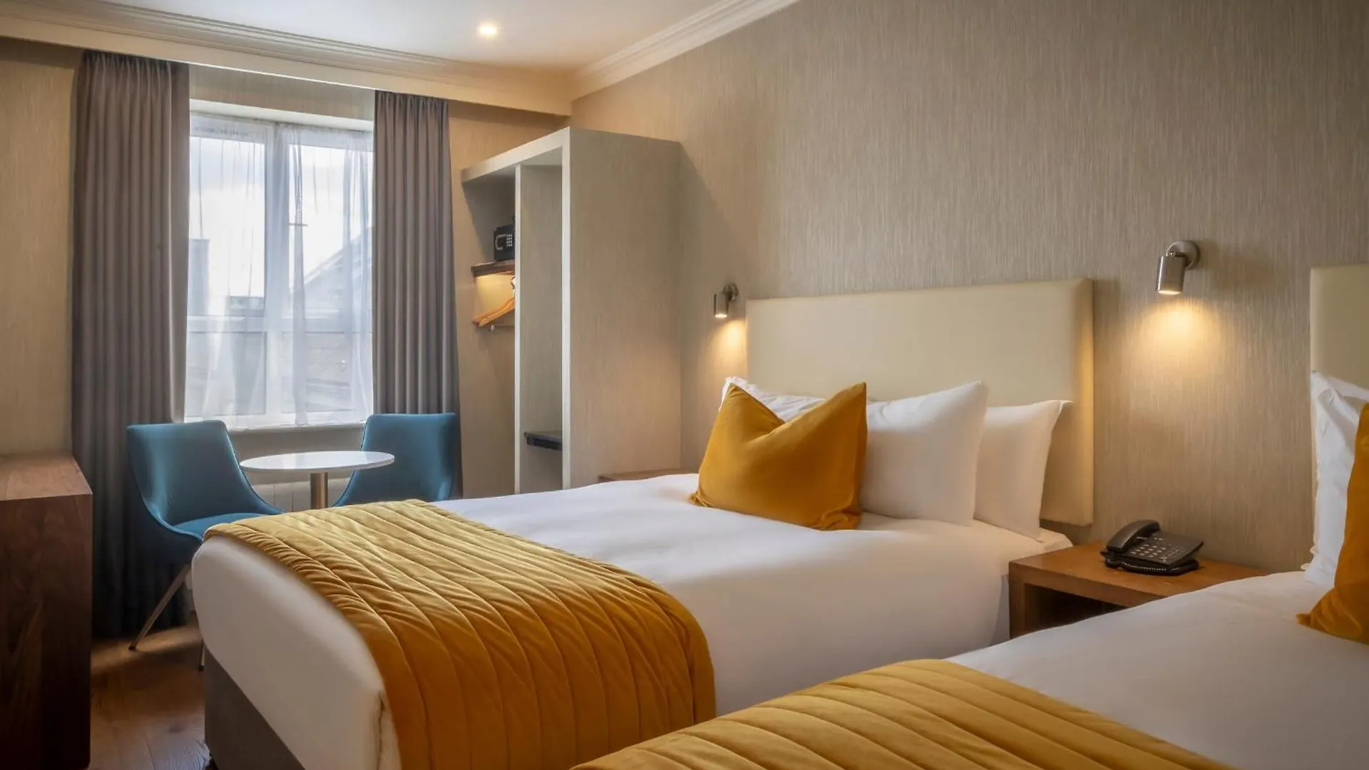 ***  Eyre Square Hotel Galway Ireland